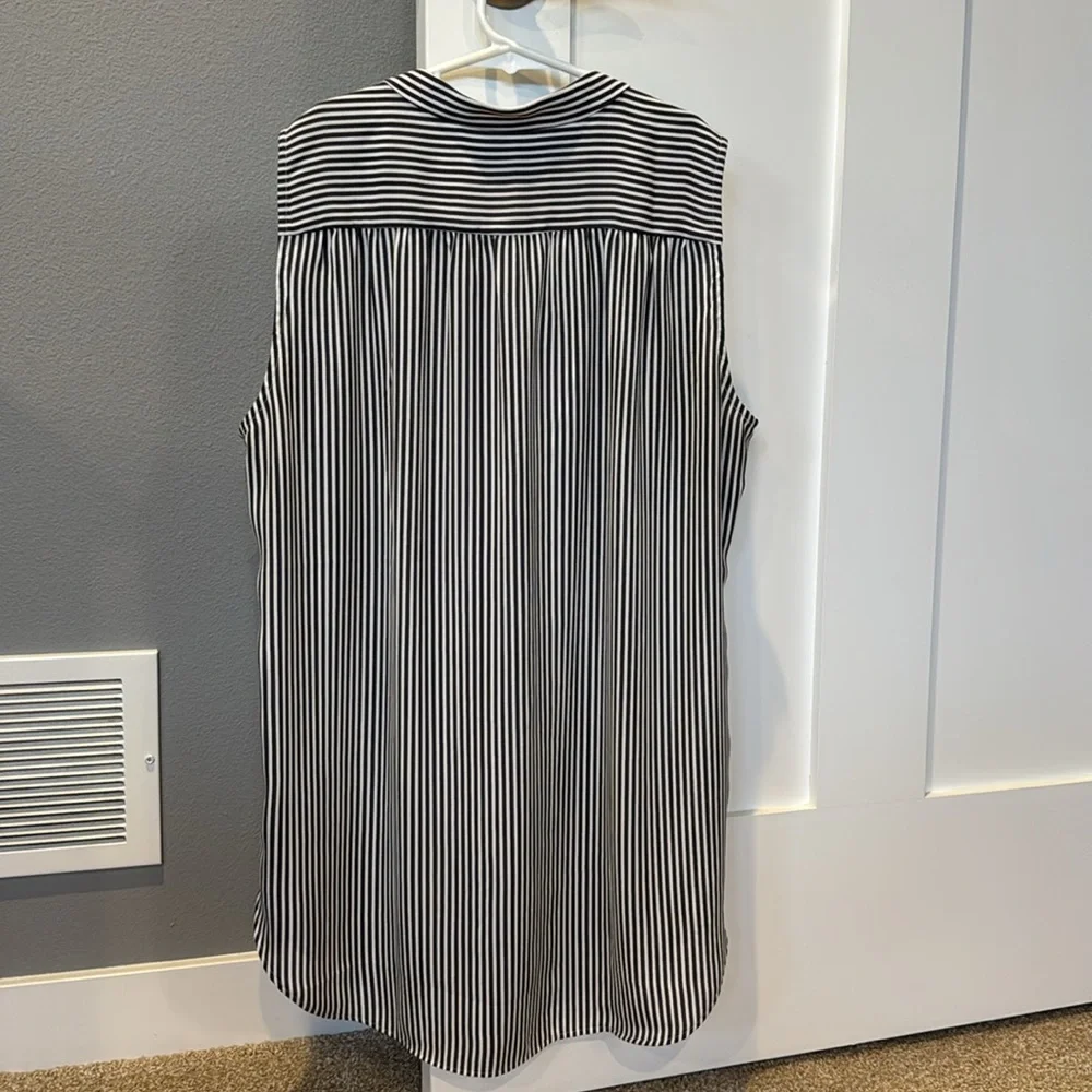 LOFT Sleeveless Shell Tunic Length - Picture 2 of 4